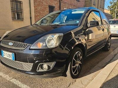 Usata Ford Fiesta Ghia 67 CV (49 kW) 2006 Nero Utilitaria