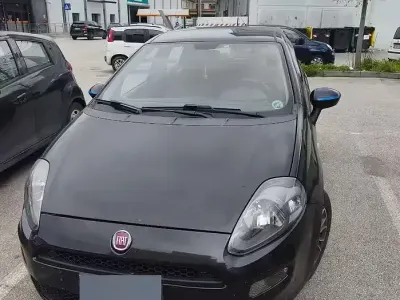 Usata Fiat Grande Punto 95 CV (69 kW) 2012 Nero Utilitaria