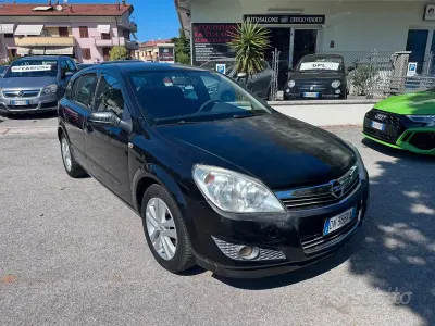 Usata Opel Astra Enjoy 90 CV (66 kW) 2008 Nero Berlina