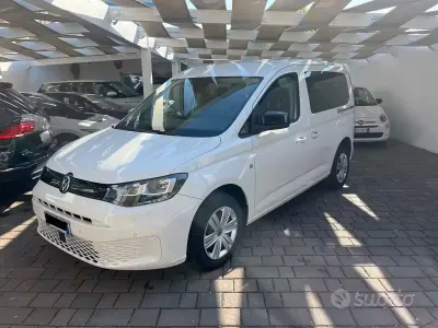 Usata VW Caddy Life 122 CV (89 kW) 2023 Bianco Monovolume