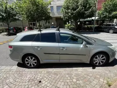 Usata Toyota Avensis 150 CV (110 kW) 2009 Grigio Station wagon