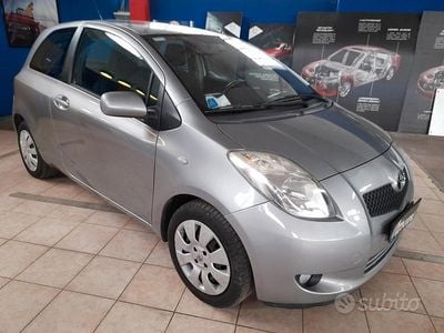 Usata Toyota Yaris 87 CV (63 kW) 2008 Grigio Utilitaria