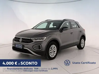 Usata VW T-Roc Life 150 CV (110 kW) 2024 Indium grey metallizzato nero SUV