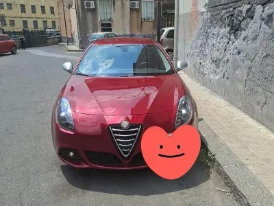 Usata Alfa Romeo Giulietta 105 CV (77 kW) 2011 Rosso Utilitaria