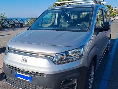 Usata Fiat Doblò 131 CV (96 kW) 2023 Grigio Monovolume