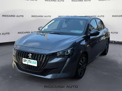 Usata Peugeot 208 Allure 101 CV (74 kW) 2021 Grigio Utilitaria