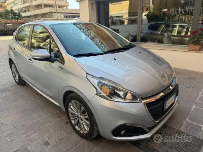 Usata Peugeot 208 Allure 83 CV (61 kW) 2018 Grigio Utilitaria