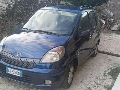 Usata Toyota Yaris Verso Sol 86 CV (63 kW) 2001 Blu Monovolume