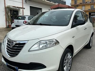 Usata Lancia Ypsilon Silver 85 CV (62 kW) 2014 Bianco Utilitaria