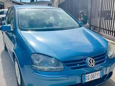 Usata VW Golf IV 105 CV (77 kW) 2004 Blu Berlina