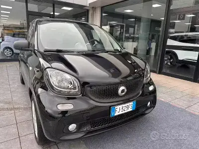 Usata Smart ForFour Prime 71 CV (52 kW) 2017 Nero Utilitaria