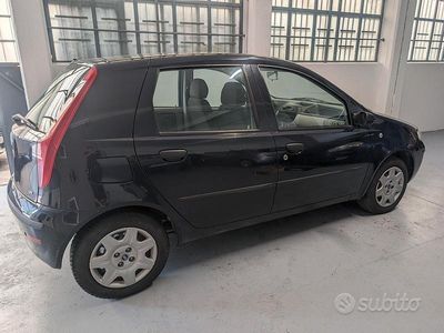 Usata Fiat Punto Dynamic 95 CV (69 kW) 2004 Blu Utilitaria