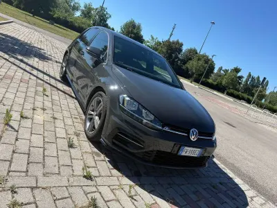 Usata VW Golf VII Sportline 116 CV (85 kW) 2019 Grigio Berlina