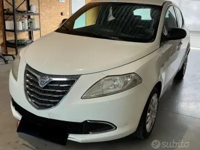 Usata Lancia Ypsilon Gold 69 CV (50 kW) 2011 Bianco Utilitaria