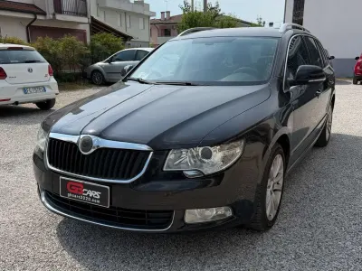 Usata Skoda Superb Elegance 140 CV (102 kW) 2012 Nero Station wagon