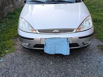 Usata Ford Focus Ghia 115 CV (84 kW) 2002 Grigio Berlina