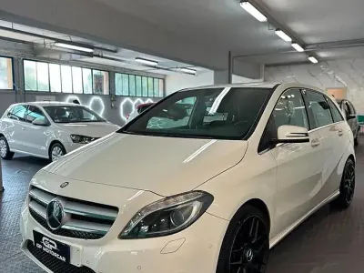 Usata Mercedes B180 Premium 109 CV (80 kW) 2014 Bianco Utilitaria