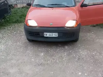 Usata Fiat 600 39 CV (28 kW) 1998 Arancione Berlina