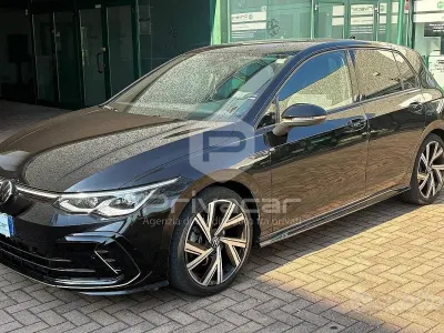 Usata VW Golf VIII R-line 150 CV (110 kW) 2023 Nero Utilitaria