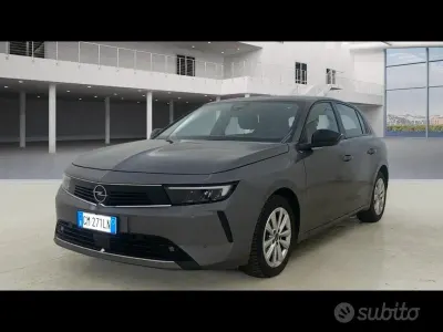Usata Opel Astra Edition 110 CV (80 kW) 2023 Grigio metallizzato Utilitaria