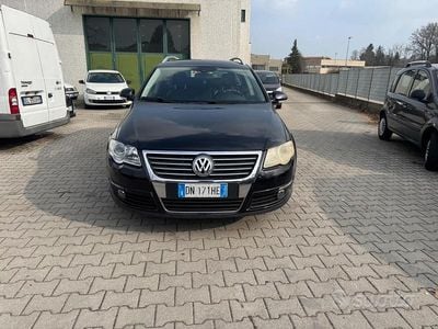 Usata VW Passat Highline 140 CV (102 kW) 2008 Arancione Berlina