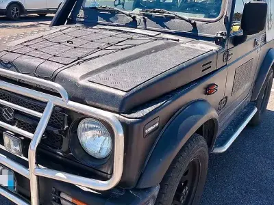 Usata Suzuki Samurai