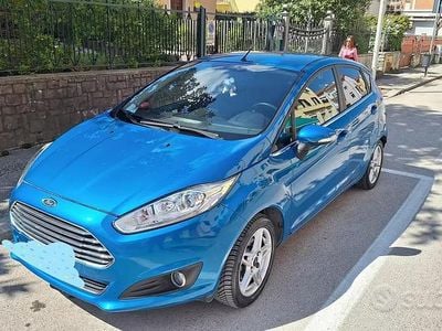 Usata Ford Fiesta 75 CV (55 kW) 2014 Blu Utilitaria