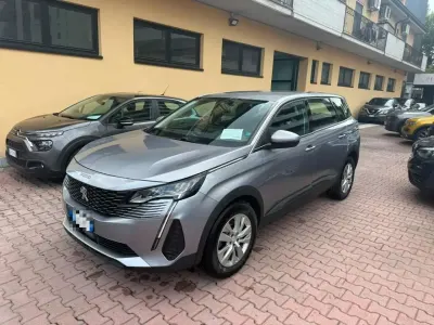 Usata Peugeot 5008 Business-Line 131 CV (96 kW) 2021 Argento SUV