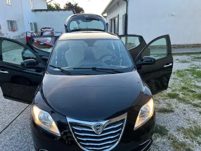Usata Lancia Ypsilon 85 CV (62 kW) 2015 Nero Utilitaria