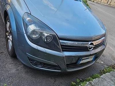 Usata Opel Astra Cosmo 150 CV (110 kW) 2005 Grigio Station wagon
