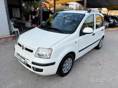 Usata Fiat Panda Emotion 69 CV (50 kW) 2011 Bianco Utilitaria