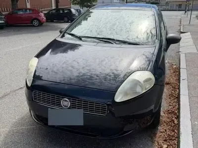 Usata Fiat Grande Punto Dynamic 65 CV (47 kW) 2009 Bluazzurro Utilitaria