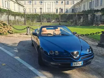 Begagnad Alfa Romeo Spider 150 HK (110 kW) 2002 Blå Cab