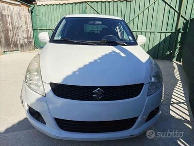 Begagnad Suzuki Swift 94 HK (69 kW) 2011 Vit Halvkombi