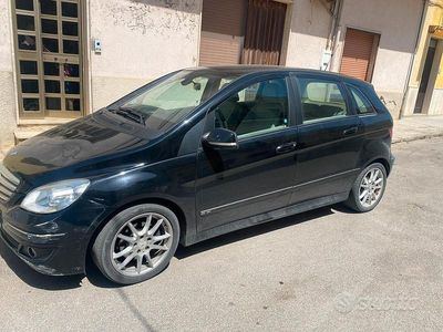 Begagnad Mercedes B200 140 HK (102 kW) 2010 Minibuss