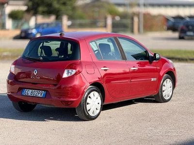 Usata Renault Clio II 86 CV (63 kW) 2010 Rosso Berlina