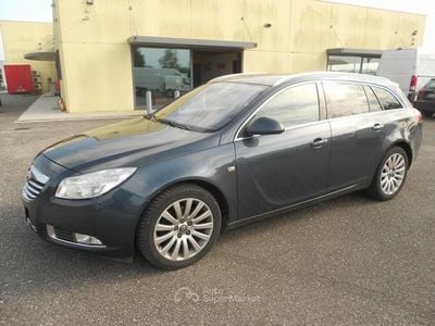 Usata Opel Insignia Cosmo 160 CV (117 kW) 2010 Grigio metallizzato Station wagon