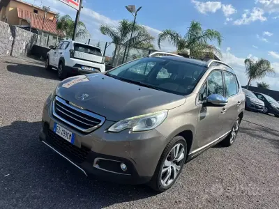 Usata Peugeot 2008 Allure 92 CV (67 kW) 2015 Grigio SUV