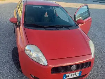 Usata Fiat Grande Punto 120 CV (88 kW) 2007 Rosso Utilitaria