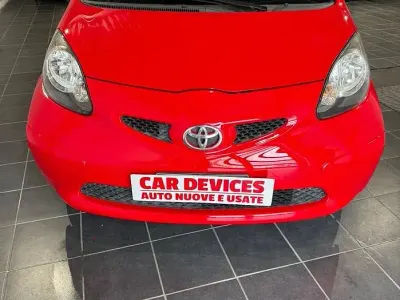 Gebraucht Toyota Aygo 68 PS (50 kW) 2009 Rot Kleinwagen