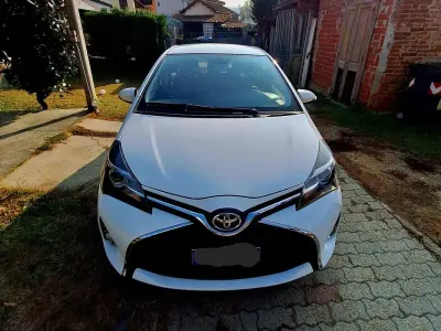 Usata Toyota Yaris Lounge 90 CV (66 kW) 2016 Bianco Berlina