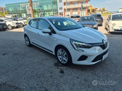 Usata Renault Clio V Zen 101 CV (74 kW) 2021 Bianco Berlina