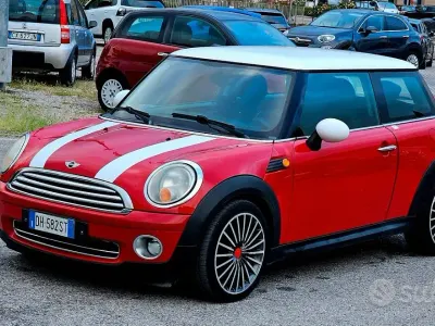 Begagnad Mini ONE 90 HK (66 kW) 2007 Röd Halvkombi