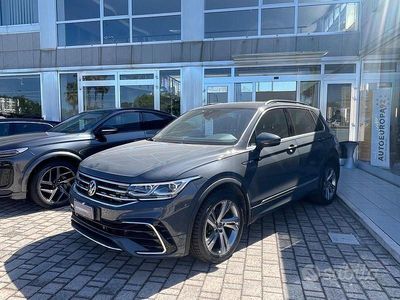 Usata VW Tiguan R-line 150 CV (110 kW) 2021 Gray SUV
