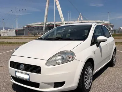 Usata Fiat Grande Punto 77 CV (56 kW) 2009 Bianco Utilitaria