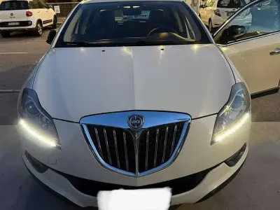 Usata Lancia Delta 120 CV (88 kW) 2009 Beige Utilitaria