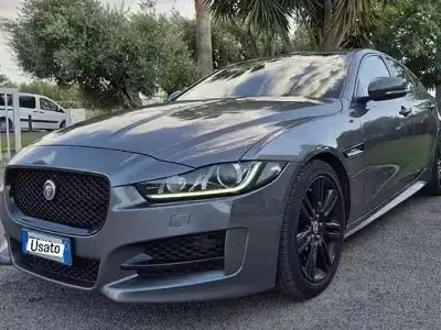 Usata Jaguar XE R-Sport 179 CV (131 kW) 2019 Grigio Berlina