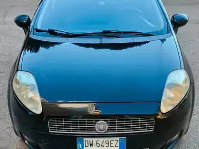 Usata Fiat Grande Punto Dynamic 77 CV (56 kW) 2009 Nero Utilitaria