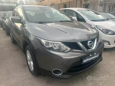 Usata Nissan Qashqai Acenta 131 CV (96 kW) 2017 Grigio SUV