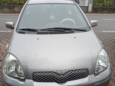 usata Toyota Yaris serie 2005